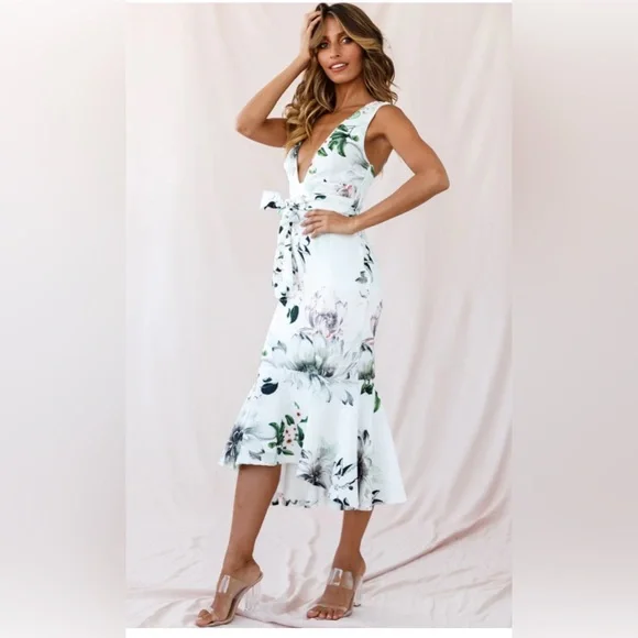 Selfie Leslie “Sorry Not Sorry “ Wide Strap Flounce Floral Dress White NWT - Picture 2 of 3